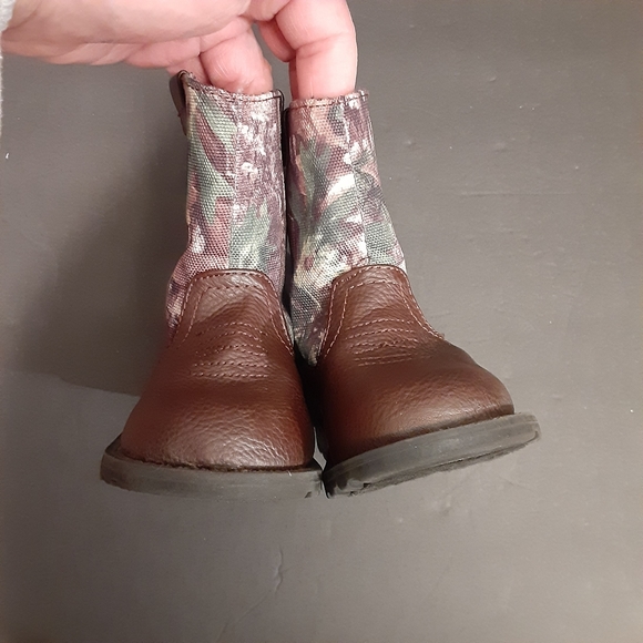 HEALTHTEX Faux Leather/Realtree Camo Boots Velcro/side closure. Like New Size 4C - Picture 5 of 12